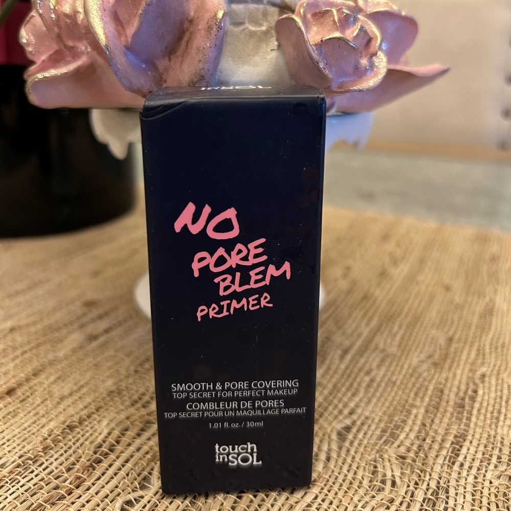 New never opened makeup face primer Smooths out skin & pores Brand:Touch in Sol